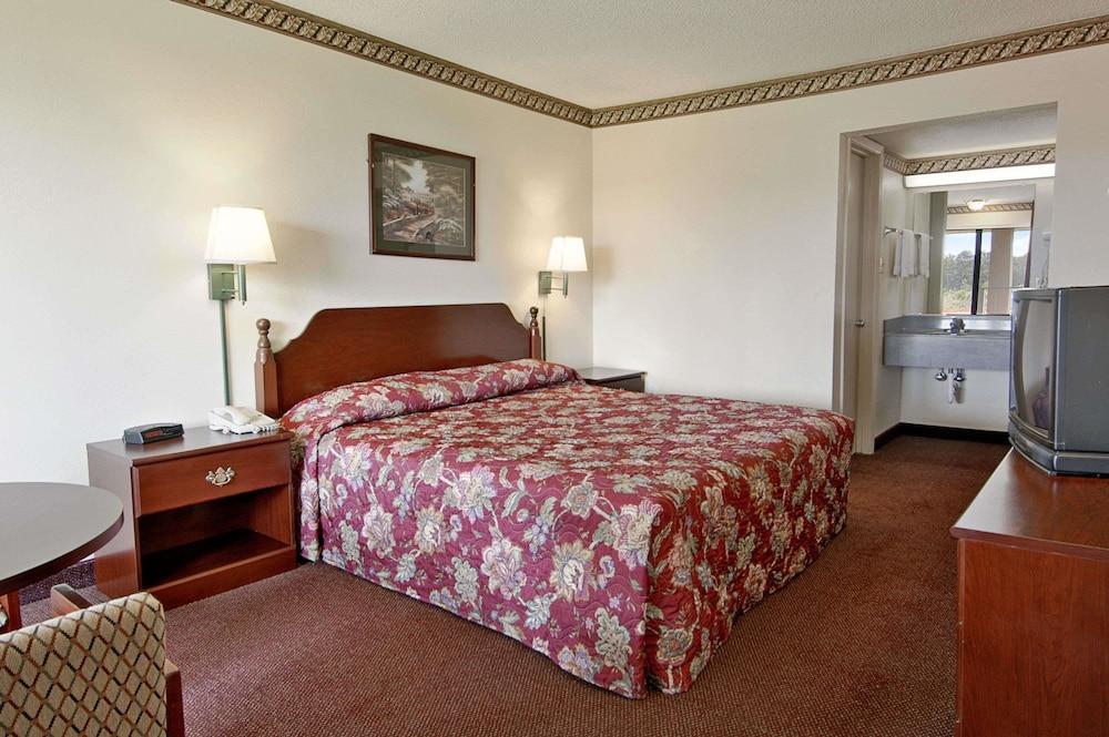 Rodeway Inn Concord Exterior foto